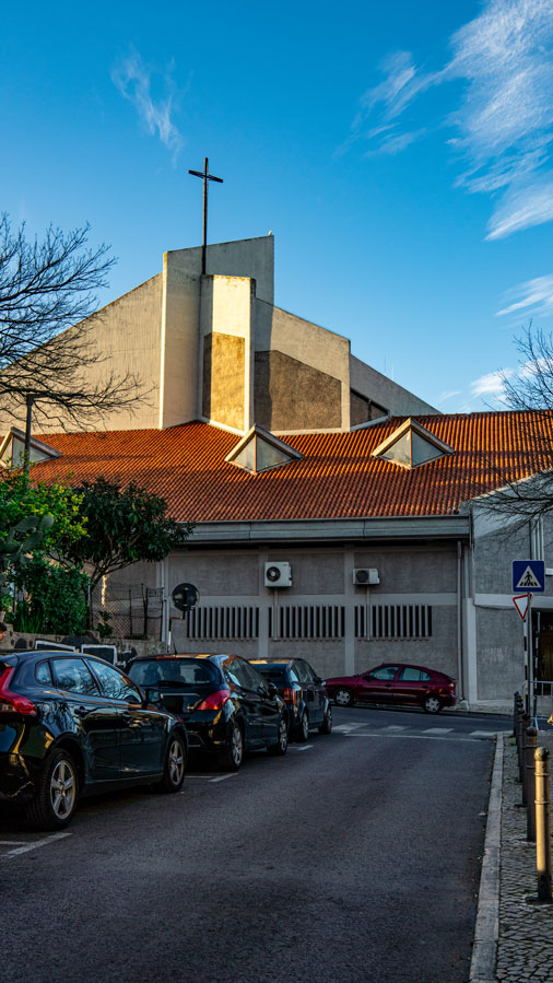 The Igreja Paroquial de Nossa Senhora da Assunção is located at:Street Address: Praça da Liberdade, 2800-193 Almada, Portugal Zip Code: 2800-193