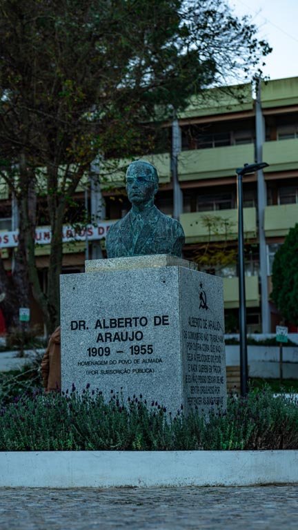 Jardim Dr. Alberto Araújo is a peaceful green oasis nestled in the heart of Almada, Portugal, located at Praça da Liberdade, 2800-229 Almada