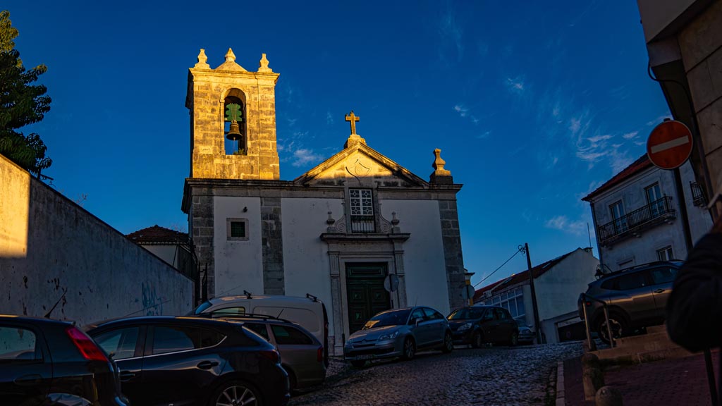 The Church of Saint Jacques and Castle Garden are located in Largo São João Baptista, 2800-084 Almada, Portugal